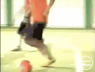 五人足球过人实用技巧,球场实用过人技巧