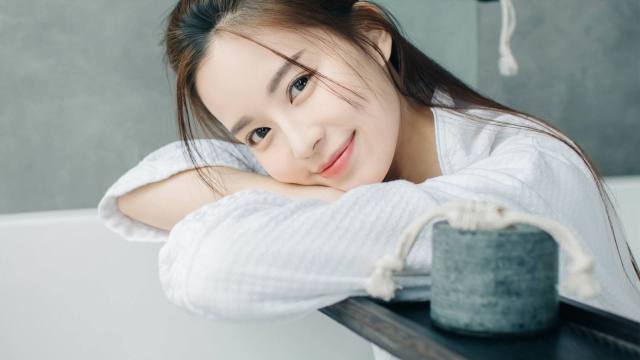 薛之谦搞笑吃鸡,薛之谦吃鸡段子完整版