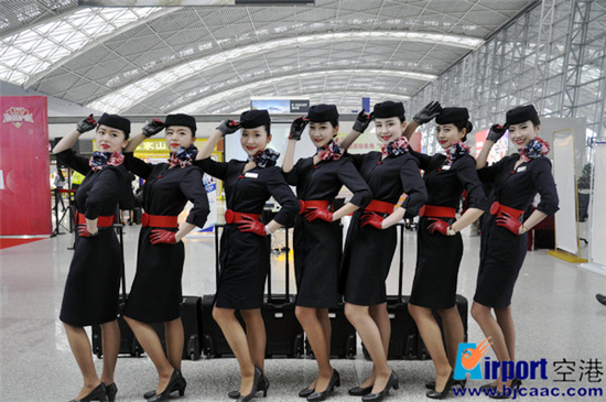 东航云南机场快闪视频,东航空姐长水机场快闪