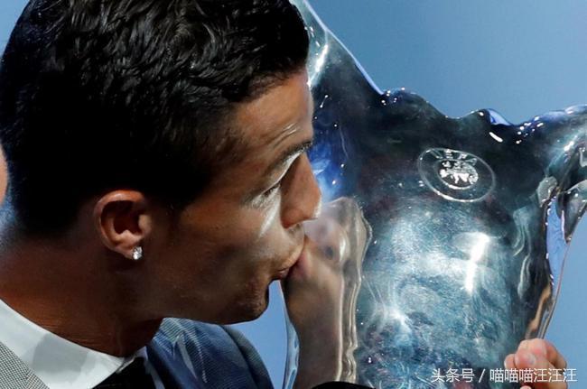 C罗获欧洲最佳球员！成足球获奖专业户创纪录！