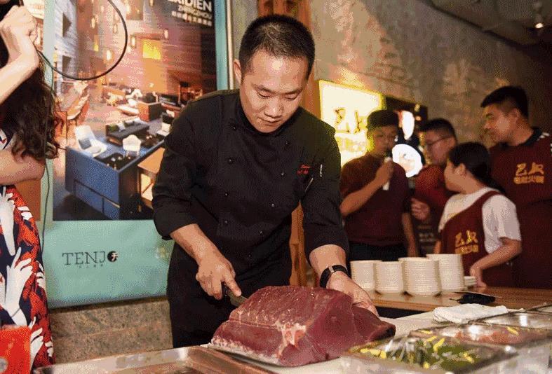 五星级“艾美酒店”牵手“火锅黑马”玩快闪，闹哪样？