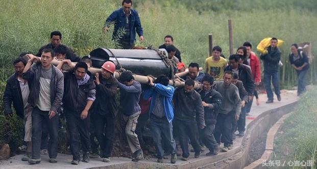 棺材为什么会越抬越重,抬棺材为什么有时候好重