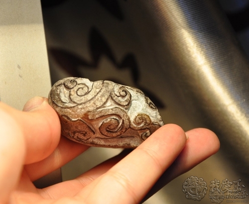 翡翠玉雕雕刻过程,用心去雕刻