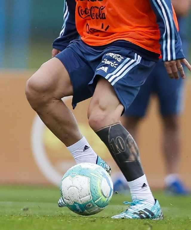 英国《太阳报》:大幅度的纹身将影响足球运动员的表现!