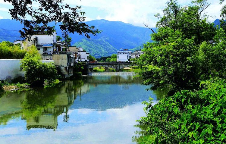 水光潋滟晴方好描写哪个景点,山色空蒙雨亦奇