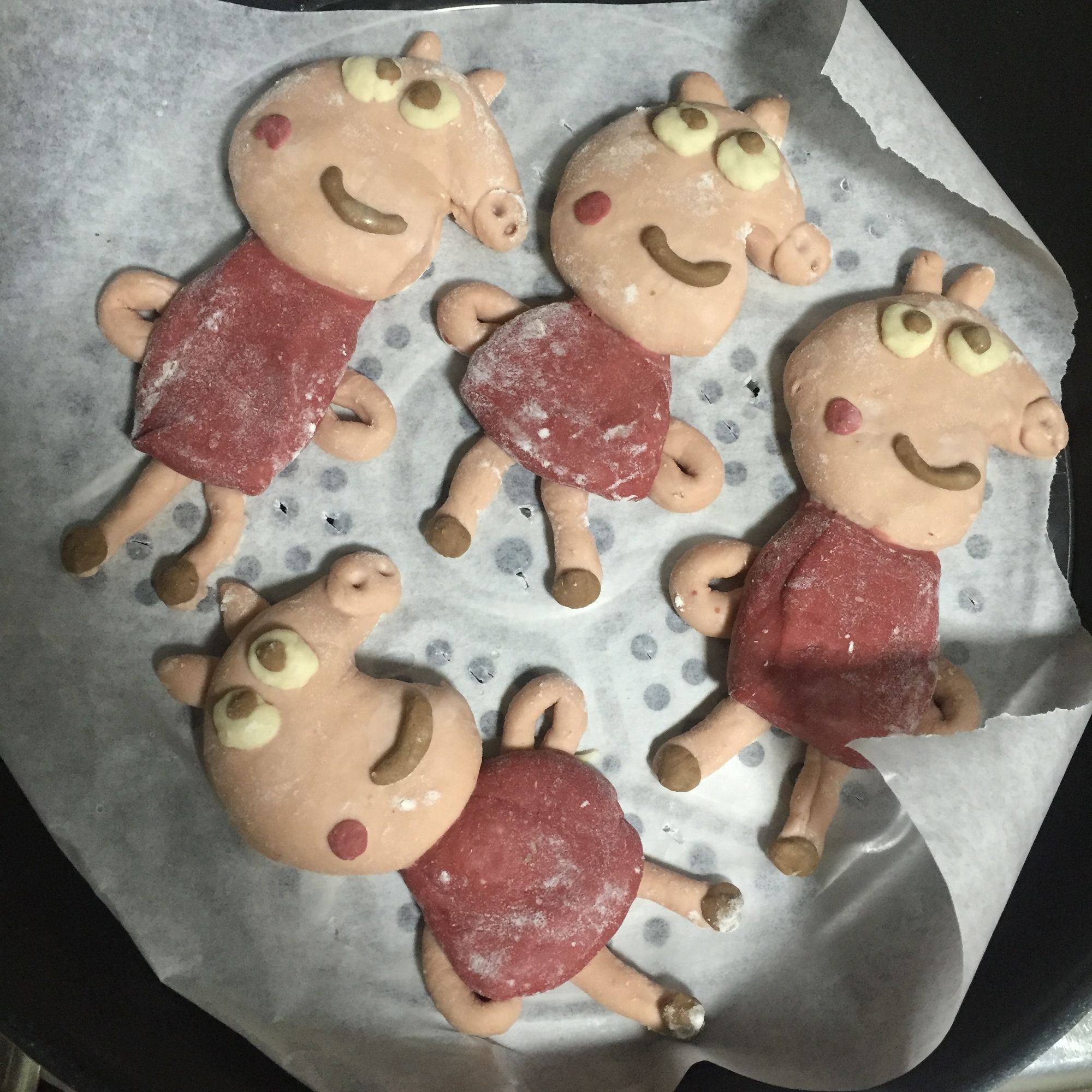 小猪佩奇做雪糕和面包,小猪佩奇做可以吃的小馒头