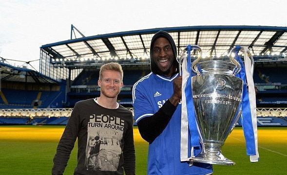 NBA球星爱足球：詹皇利物浦小老板，科比秀颠球征服巴萨球员！