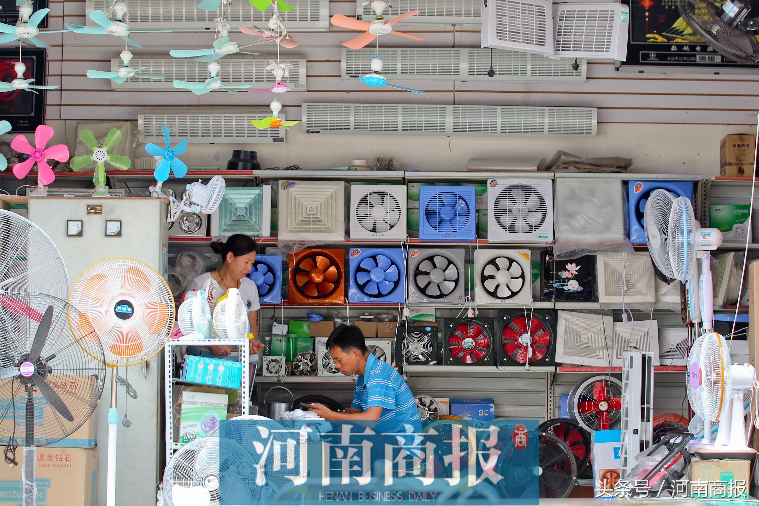 传统小家电行业市场竞争格局,传统家电零售行业现状