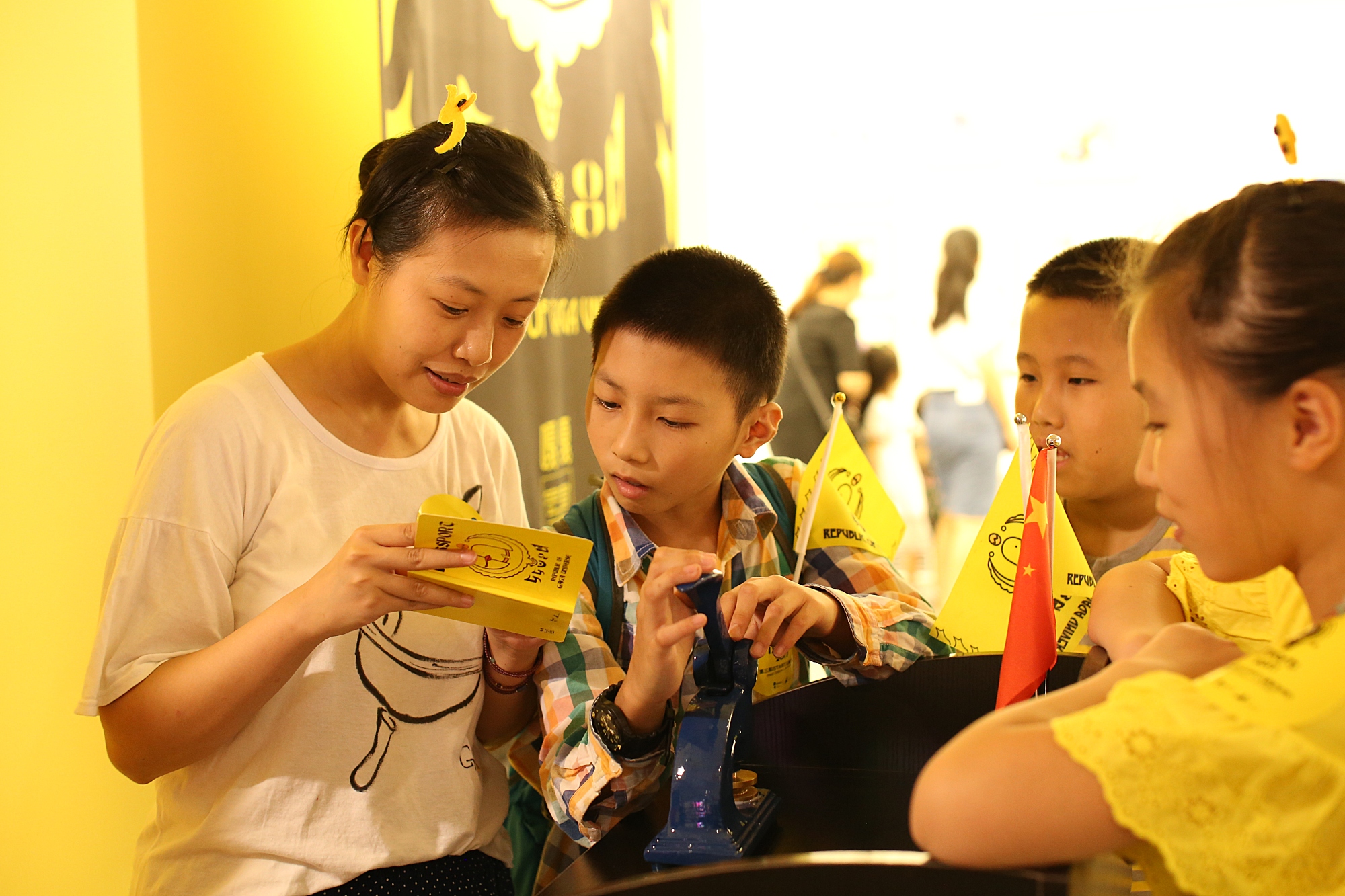 *袜丝**艺术品：大人想到的性暗示，可是小朋友想到的是辣椒