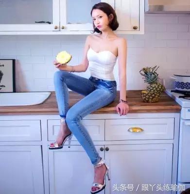 瑜伽臀部紧实挺翘,瑜伽提臀体式让臀部翘起来