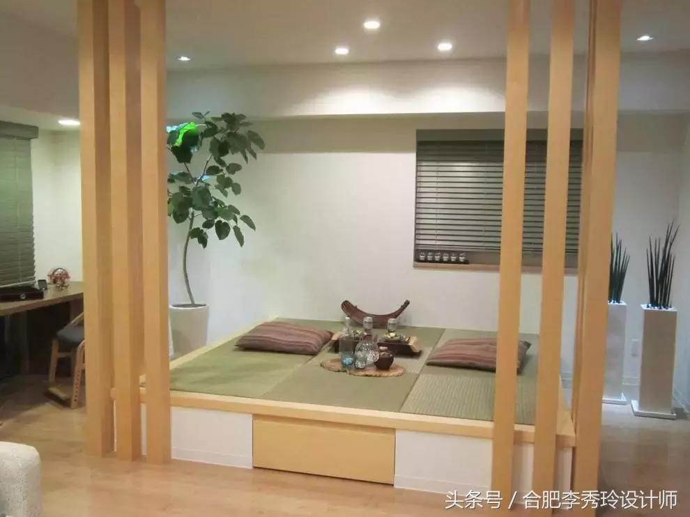 把阳台改成小卧室榻榻米,房子不大但能容得下一家老小