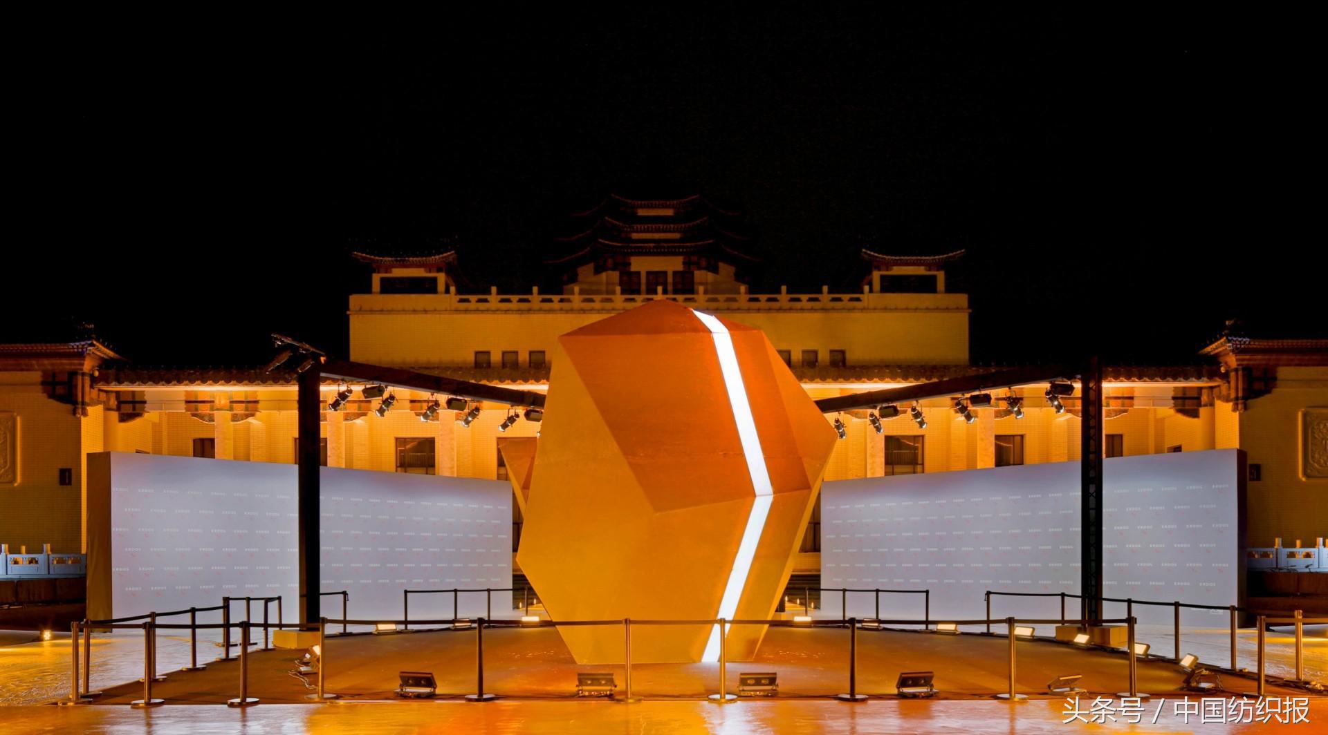 昨晚ERDOS“逐光”大秀，为何有种令人失眠的震撼？