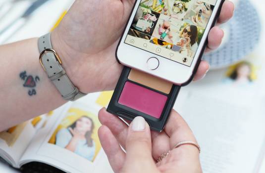 首支彩妆手机壳诞生，全世界的女生都想要