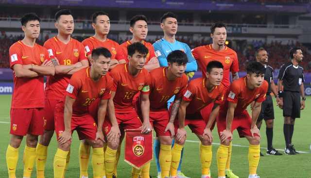 国足赢球手舞足蹈,国足赢球全场大合唱