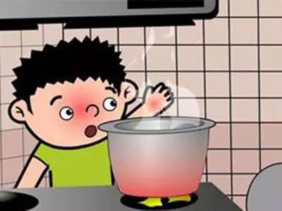 小孩烫伤怎么办6个急救处理方法,孩子烫伤后正确的处理方式