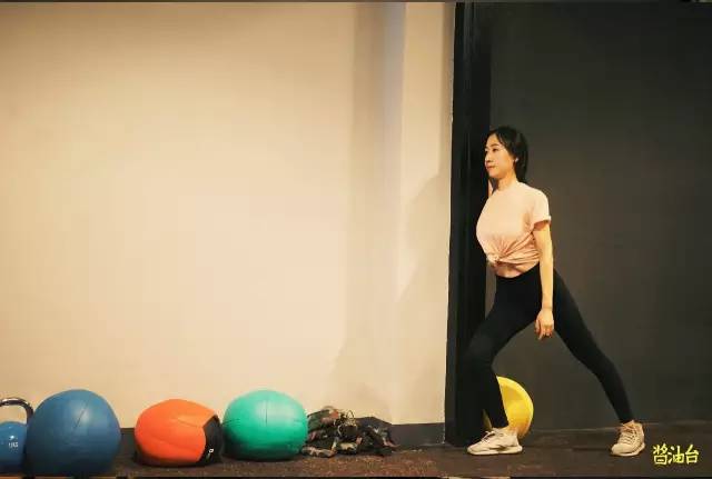 健身美女穿搭,健身美女穿着打扮