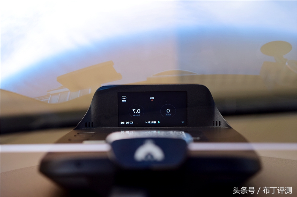 如何将手机hud投屏到汽车,全语音导航控制