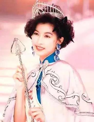 港姐70年:从豪门儿媳,到街边站台,背后是香港经济的大洗牌