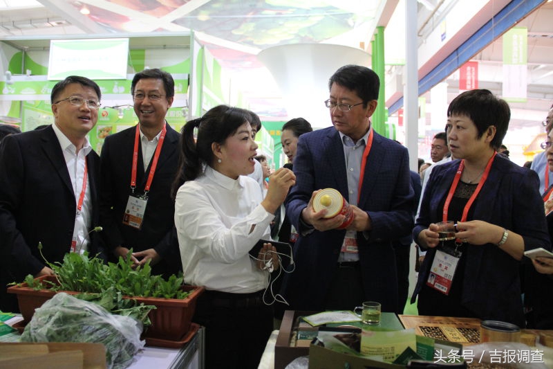 谁吃过乌米月饼?谁喝过婆婆丁茶?东博会辽源展台好嘎咕!