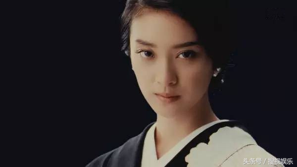 靠一本《黑色笔记本》，看这位暗黑女王如何变成银座最年轻妈妈桑