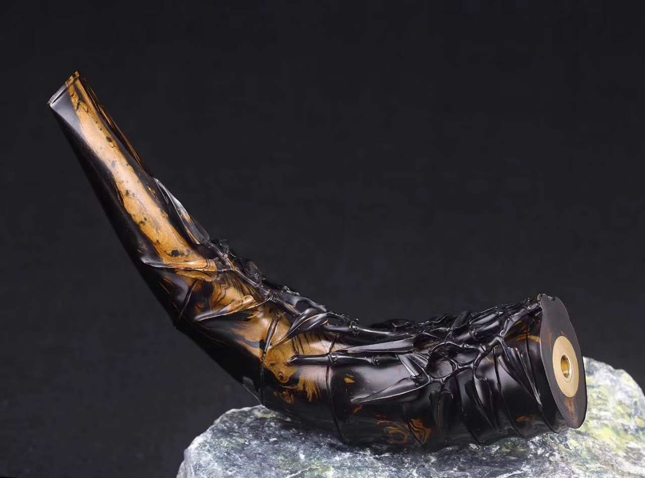 比起珠光宝气的华而不实，献身制成烟嘴的海柳可谓功德无量！