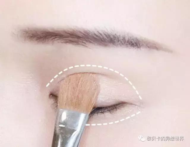 最简单但也精致的快速出门妆,5分钟快速出门日常妆