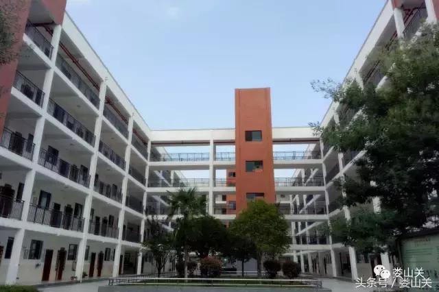 桐梓县第二高级中学有多大,遵义桐梓二中学校