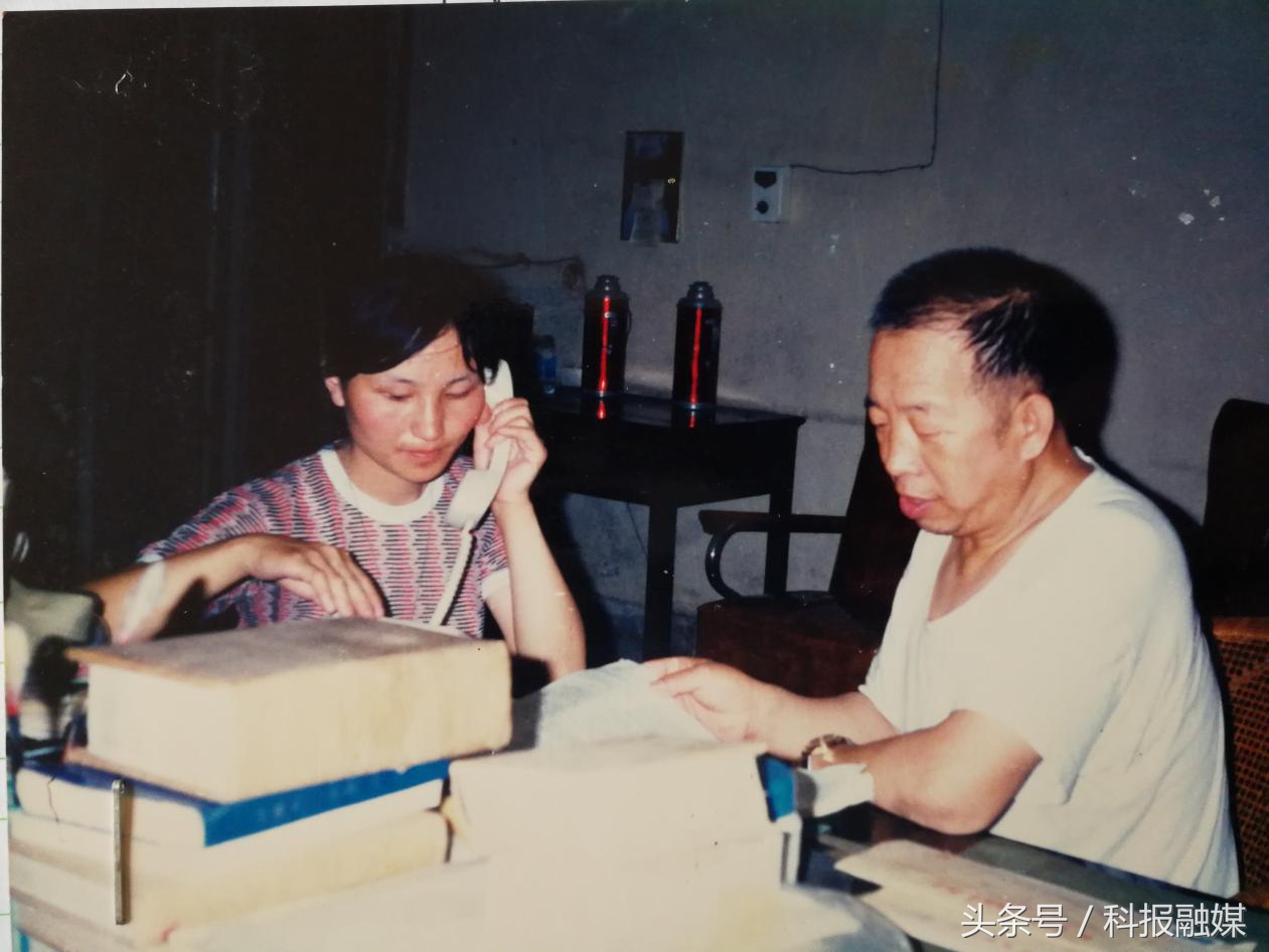 满腔热情地做好*党**报的群众工作缅怀恩师王秉亭