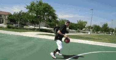 In-and-Out+背后运球教程