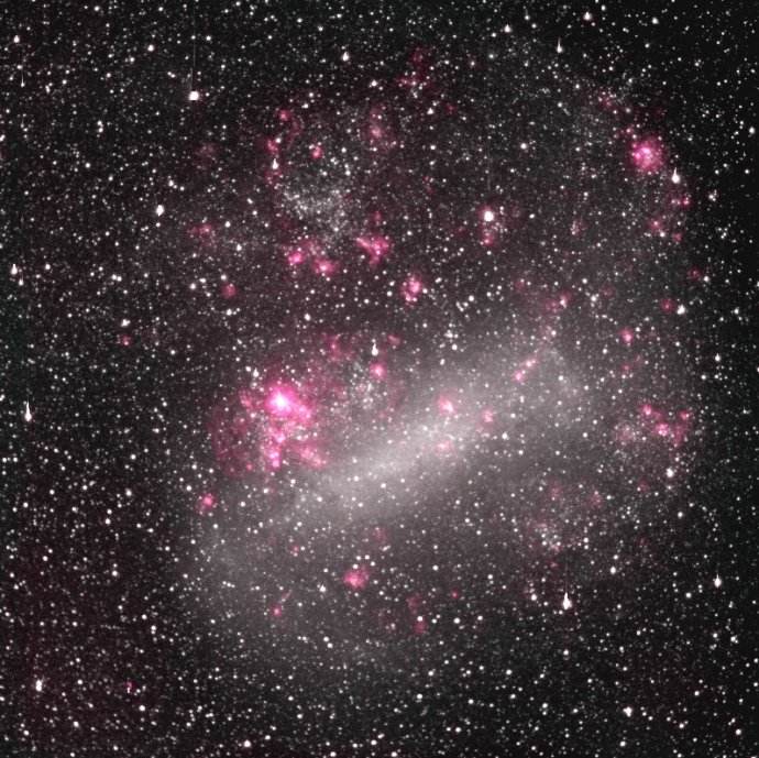 宇宙中是不是每个星系都有黑洞,银河系旁边的星系有黑洞