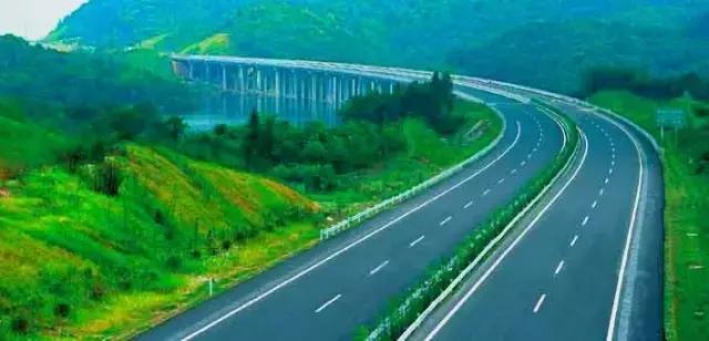 中国最新水上公路视频,中国首条水上公路视频