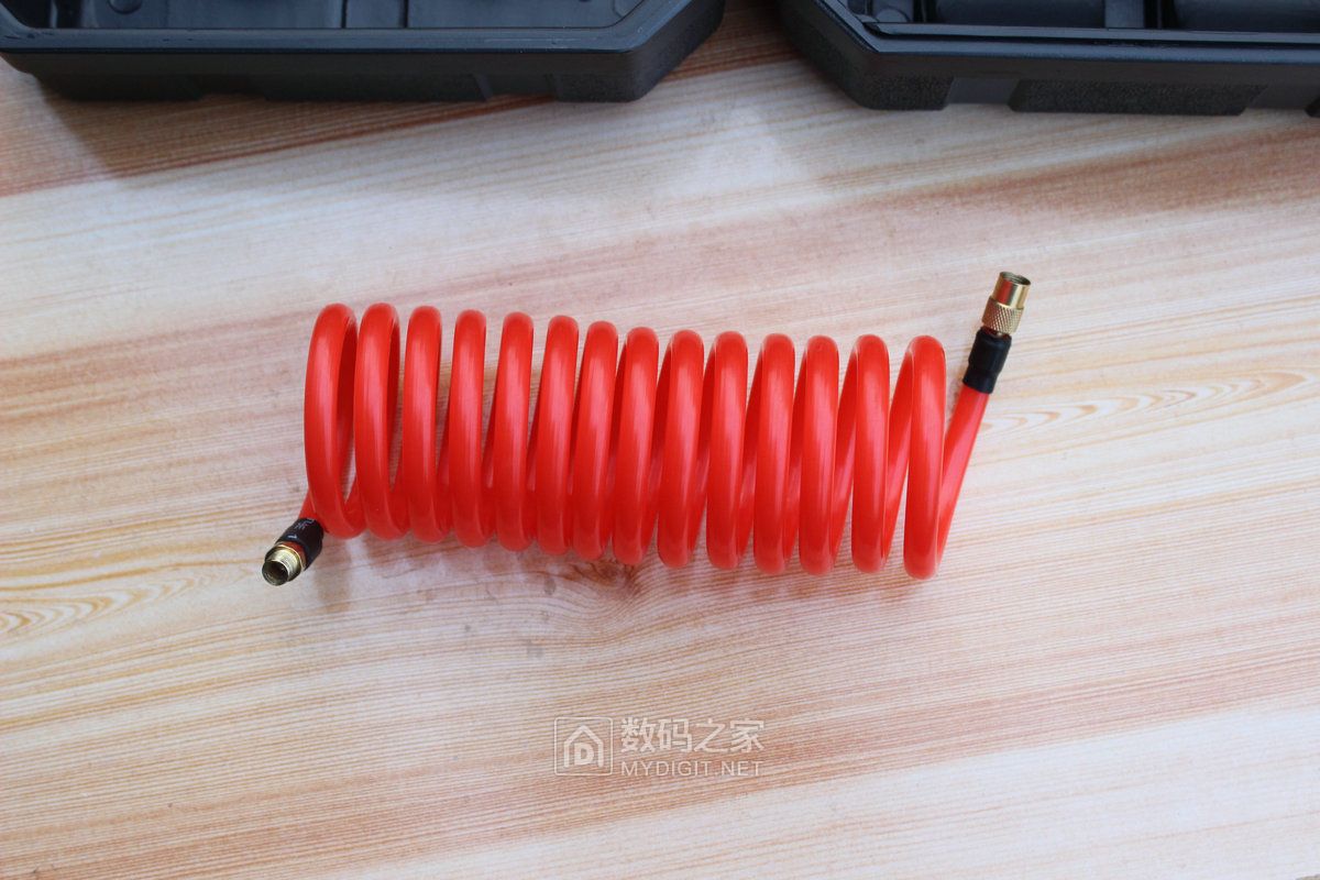 tcl车载充气泵为国产点赞,tcl汽车充气泵