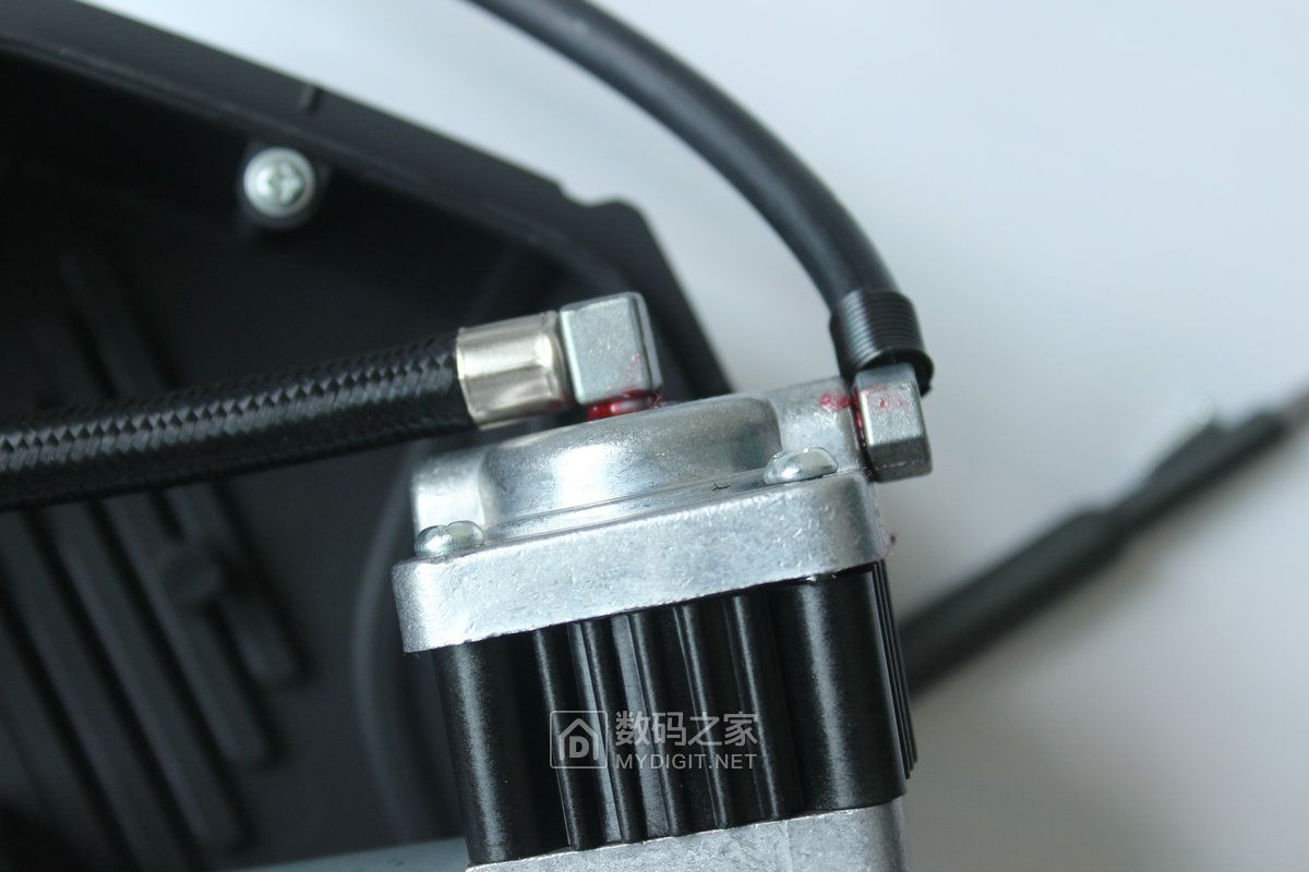 tcl车载充气泵为国产点赞,tcl汽车充气泵