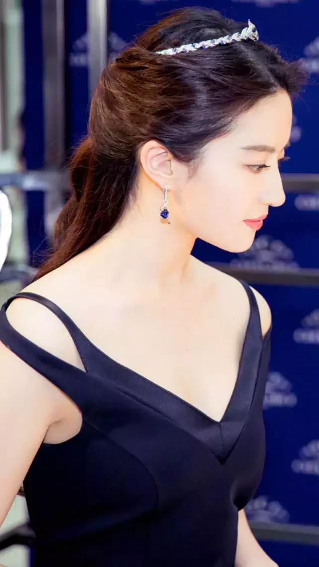 适合大脸显小的发型,公主显脸小发型