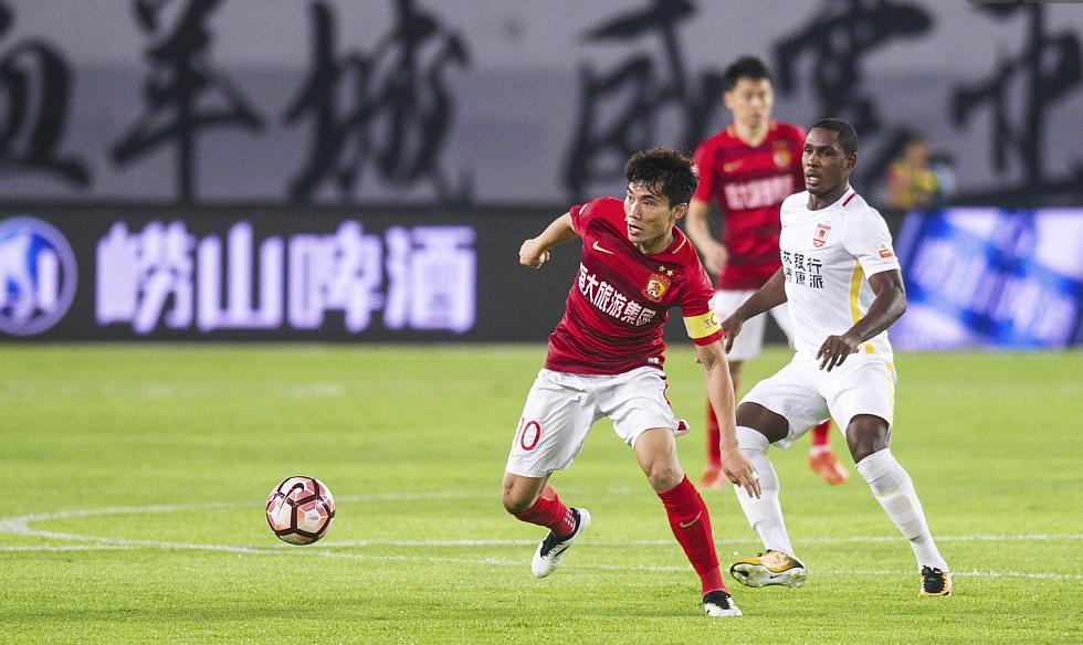 高拉特2球！恒大3-1亚泰主场9连胜甩开上港11分