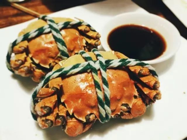 吃海鲜喝啤酒真的会得痛风吗,吃海鲜喝啤酒怎么预防痛风发作