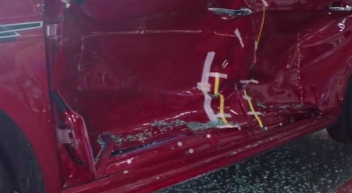 碰撞后车门无法解锁,碰撞后车门打不开的原因