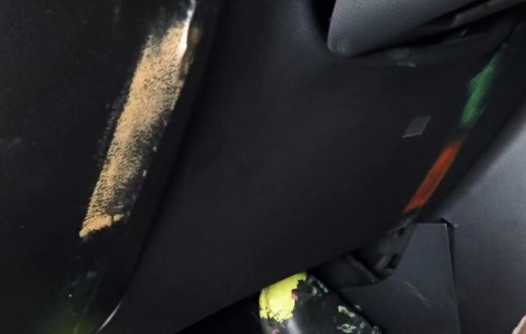 碰撞后车门无法解锁,碰撞后车门打不开的原因