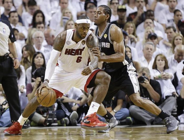 冠军战靴fmvp,fmvp第一款是几年出的