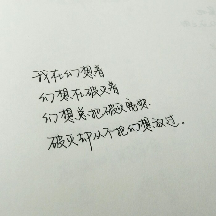 牵着岁月的手，慢慢靠近未来的幸福