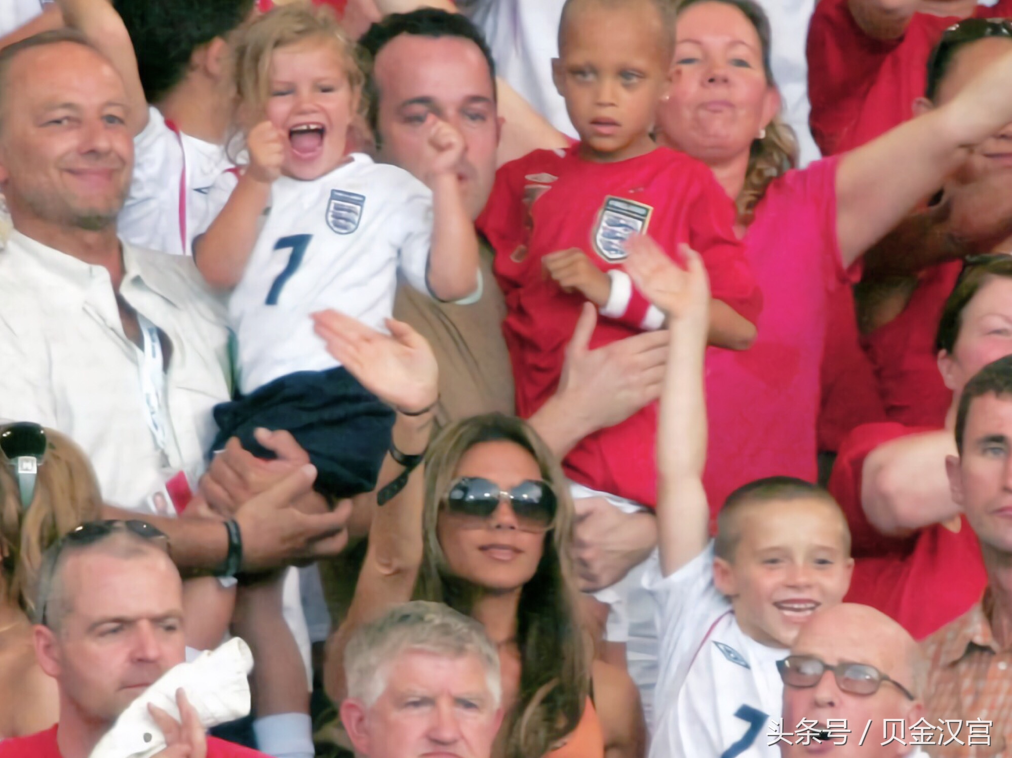 06年世界杯小贝圆月弯刀,小贝和贝嫂年轻时照片