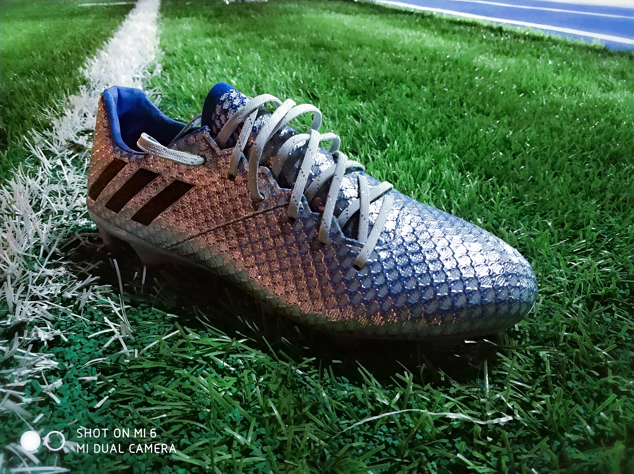 梅西上脚的第一双adidas,梅西上脚阿迪达斯boost19