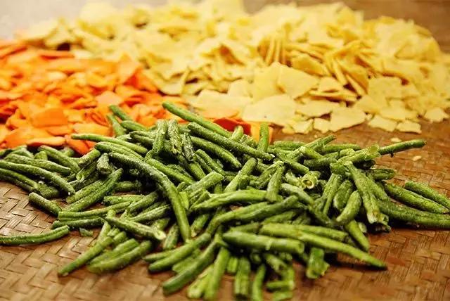 长豆角这样做冬天留着吃特别好吃,长豆角干了还能吃吗