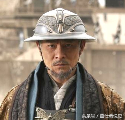 黄忠其实比关公年轻得多,关公对黄忠