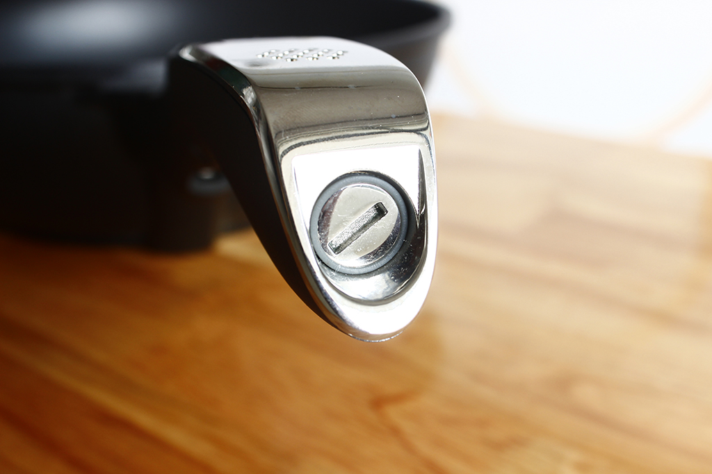 爱妻智能炒锅怎么样,爱妻智能锅不粘锅