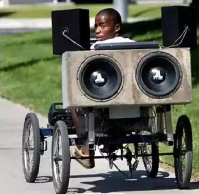 最火最震撼的车载超级低音炮,魔震车载低音炮