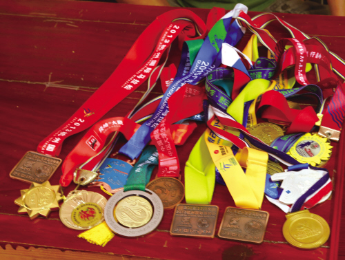 70岁老人坚持跑马拉松16年,这位70岁大爷连续跑步52年