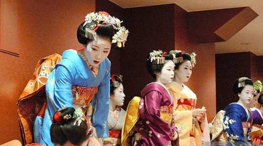 首次揭露！日本神秘太太团的“投资神器”，收益完爆炒房、炒股！