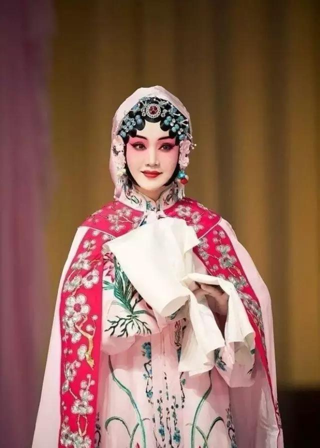 有一种戏曲唱词比诗词还美,超级唯美的戏曲唱词