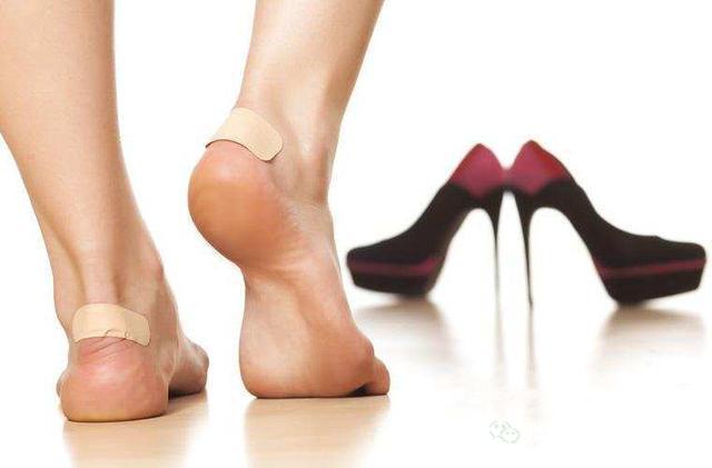 拇指外翻穿鞋磨脚怎么办,穿鞋磨脚起泡了怎么办